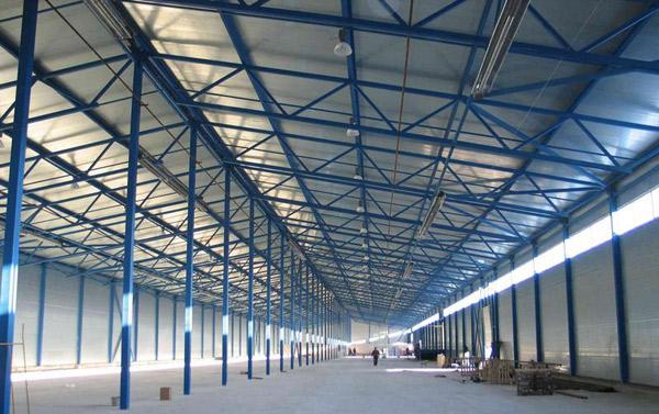 Металлоконструкции внутри ангара