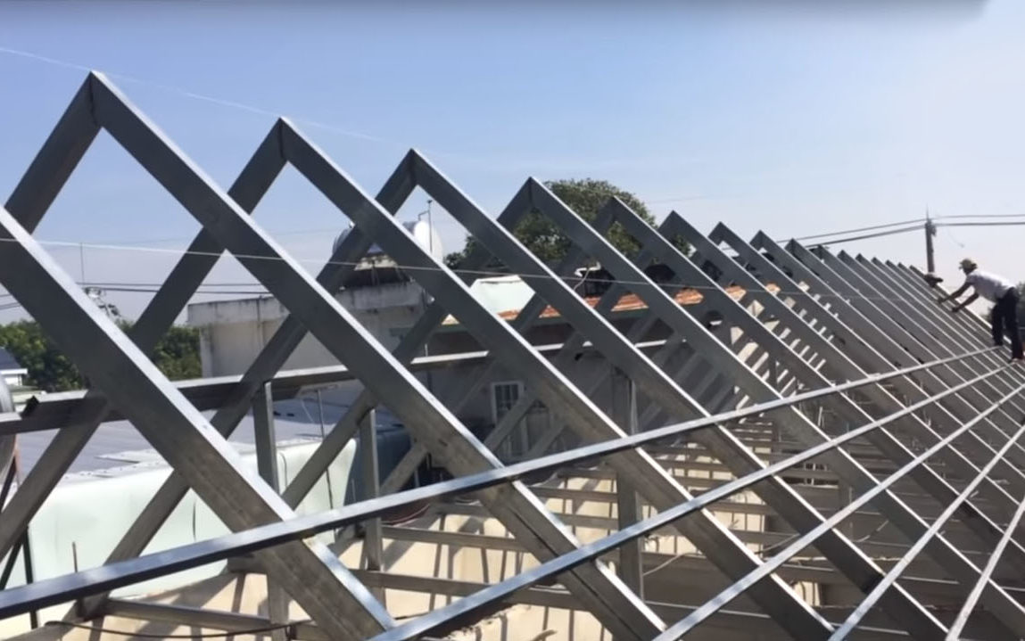 Монтаж металлических ферм